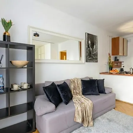 Urban Chic - One Bedroom - - Zelazna * ורשה